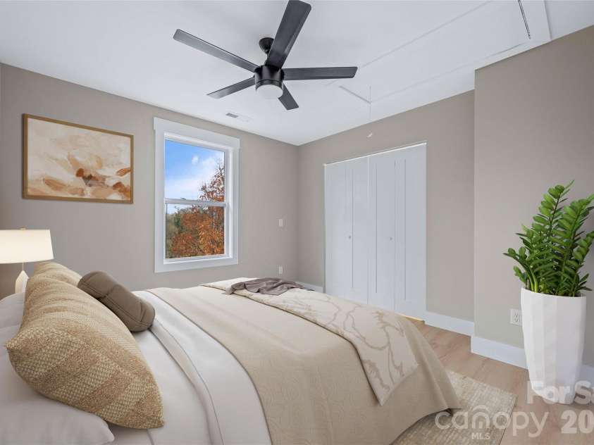 14 Knox Road, Black Mountain, NC 28711.  MLS# CAR4327313, YatesRealty ID 2429. 