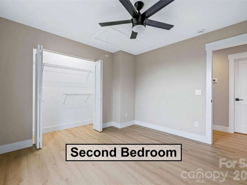 14 Knox Road, Black Mountain, NC 28711.  MLS# CAR4327313, YatesRealty ID 2429. 
