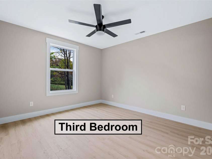 14 Knox Road, Black Mountain, NC 28711.  MLS# CAR4327313, YatesRealty ID 2429. 