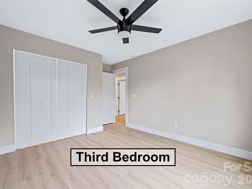 14 Knox Road, Black Mountain, NC 28711.  MLS# CAR4327313, YatesRealty ID 2429. 