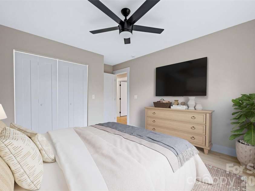 14 Knox Road, Black Mountain, NC 28711.  MLS# CAR4327313, YatesRealty ID 2429. 