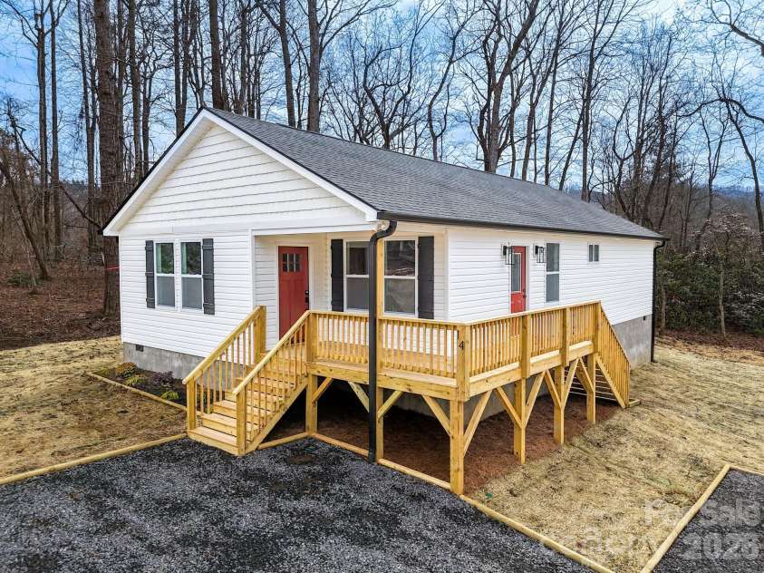 14 Knox Road, Black Mountain, NC 28711.  MLS# CAR4327313, YatesRealty ID 2429. 