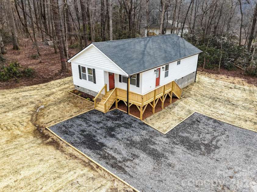 14 Knox Road, Black Mountain, NC 28711.  MLS# CAR4327313, YatesRealty ID 2429. 