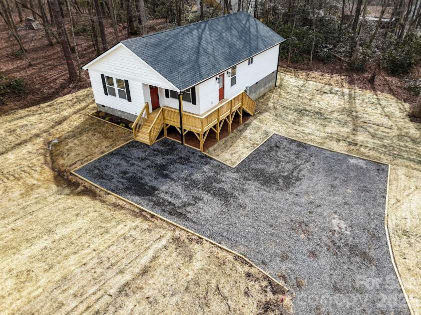 14 Knox Road, Black Mountain, NC 28711.  MLS# CAR4327313, YatesRealty ID 2429. 