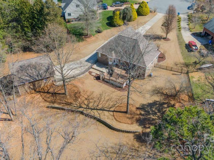 143 Shoreview Drive, Mooresville, NC 28117.  MLS# CAR4226805, YatesRealty ID 2429. 