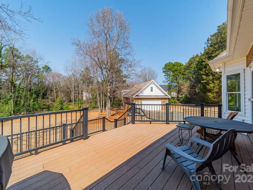 143 Shoreview Drive, Mooresville, NC 28117.  MLS# CAR4226805, YatesRealty ID 2429. 