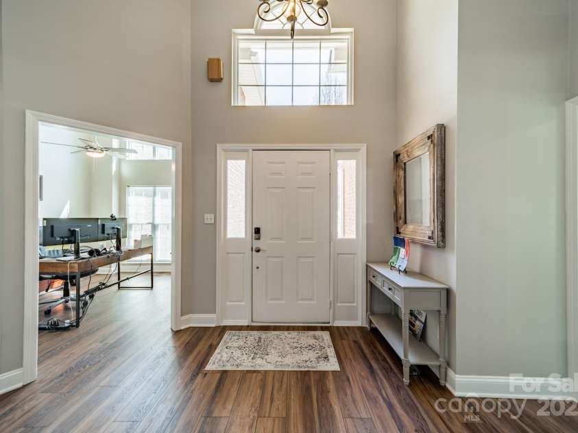143 Shoreview Drive, Mooresville, NC 28117.  MLS# CAR4226805, YatesRealty ID 2429. Foyer