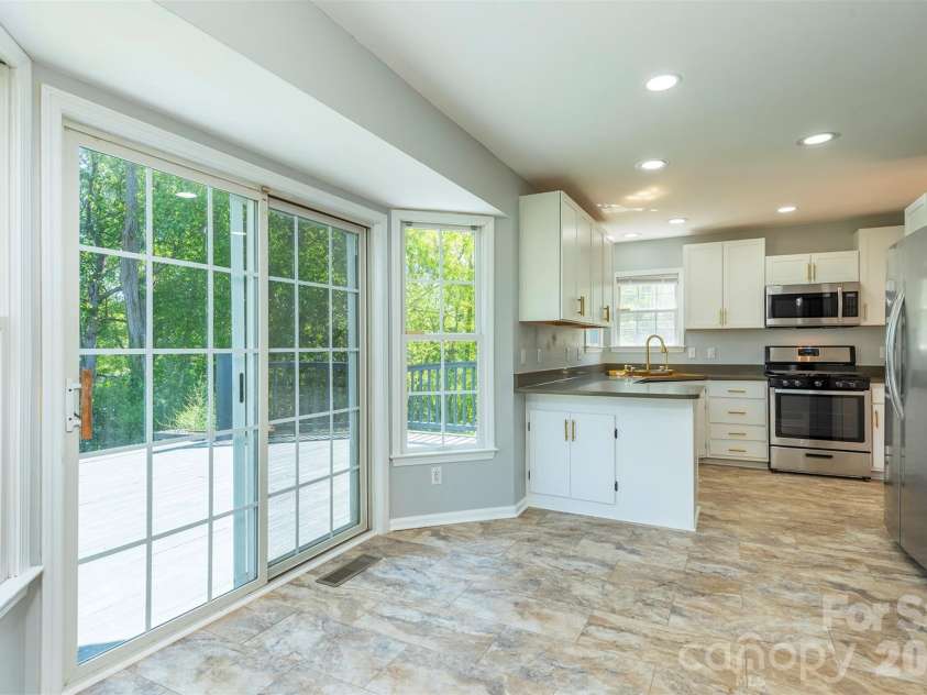 23 Westmont Drive, Asheville, NC 28806.  MLS# CAR4371599, YatesRealty ID 24290. 