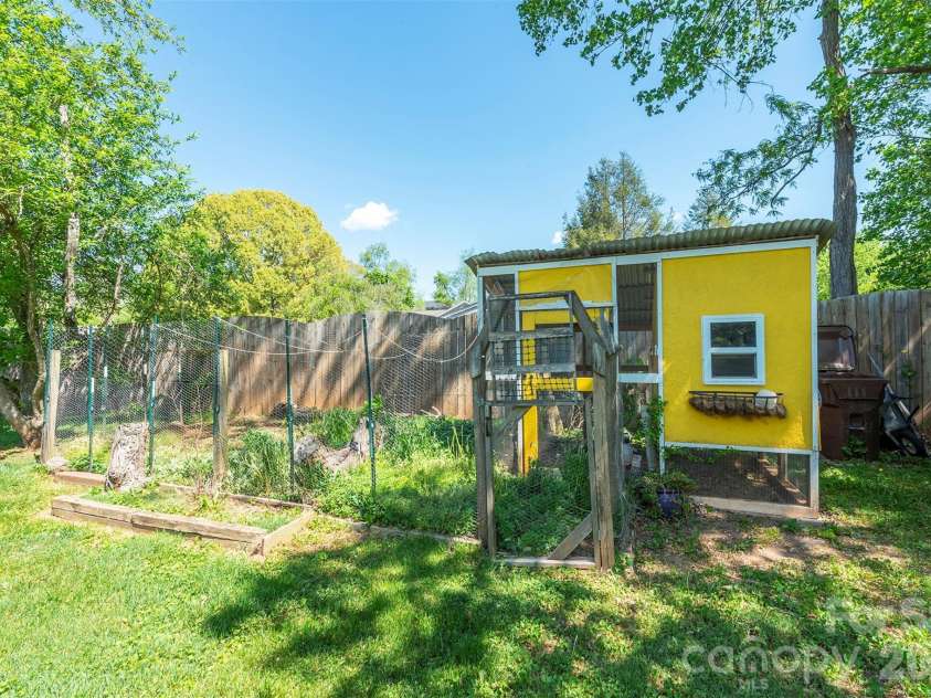 23 Westmont Drive, Asheville, NC 28806.  MLS# CAR4371599, YatesRealty ID 24290. 