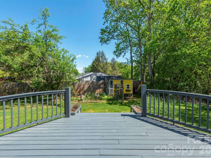 23 Westmont Drive, Asheville, NC 28806.  MLS# CAR4371599, YatesRealty ID 24290. 