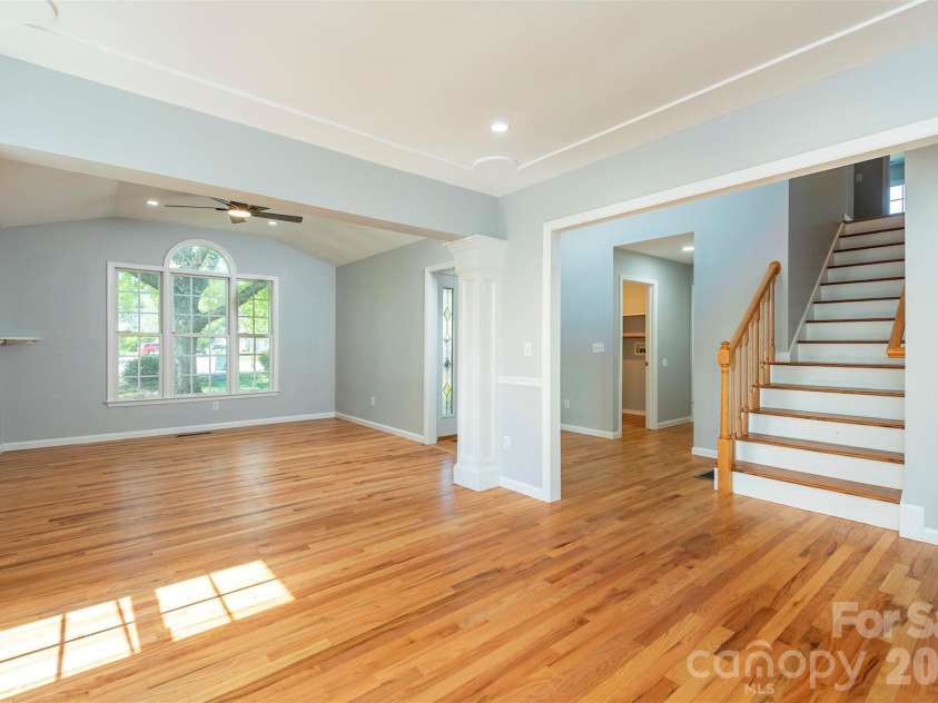 23 Westmont Drive, Asheville, NC 28806.  MLS# CAR4371599, YatesRealty ID 24290. 