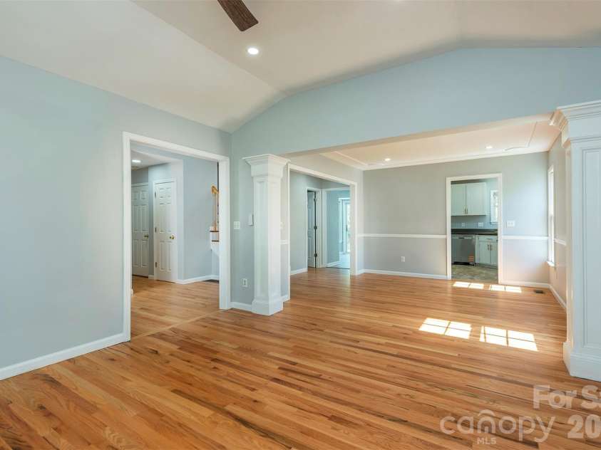 23 Westmont Drive, Asheville, NC 28806.  MLS# CAR4371599, YatesRealty ID 24290. 