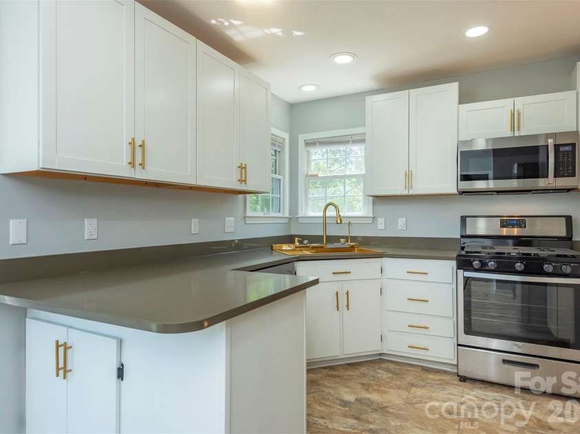 23 Westmont Drive, Asheville, NC 28806.  MLS# CAR4371599, YatesRealty ID 24290. 
