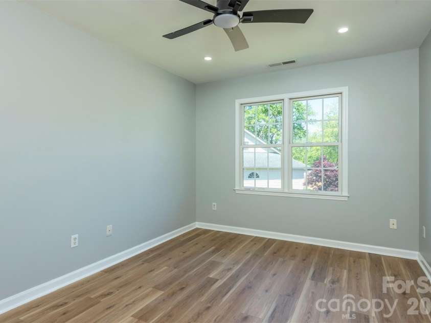 23 Westmont Drive, Asheville, NC 28806.  MLS# CAR4371599, YatesRealty ID 24290. 