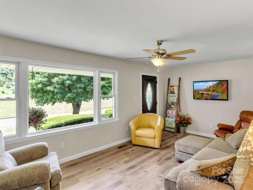 463 Golf Course Road, Clyde, NC 28721.  MLS# CAR4275695, YatesRealty ID 24290. 