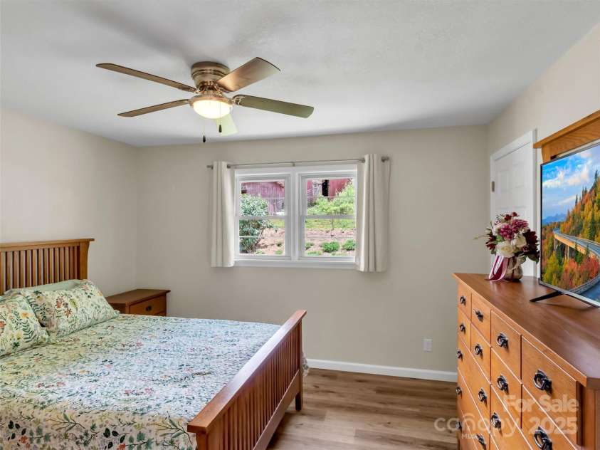 463 Golf Course Road, Clyde, NC 28721.  MLS# CAR4275695, YatesRealty ID 24290. 