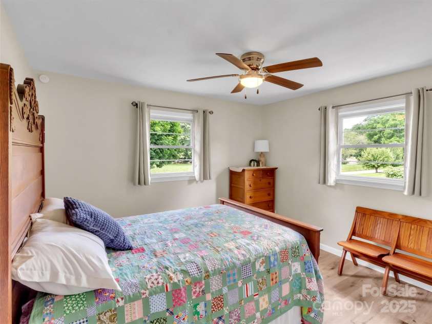 463 Golf Course Road, Clyde, NC 28721.  MLS# CAR4275695, YatesRealty ID 24290. 