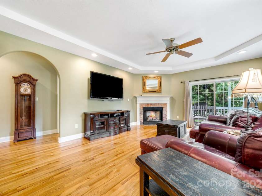 80 Meadow Creek Drive, Weaverville, NC 28787.  MLS# CAR4277746, YatesRealty ID 24292. 