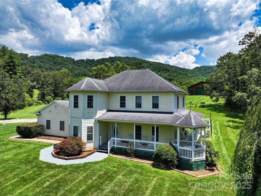 80 Meadow Creek Drive, Weaverville, NC 28787.  MLS# CAR4277746, YatesRealty ID 24292. Welcome to 80 Meadow Creek Dr