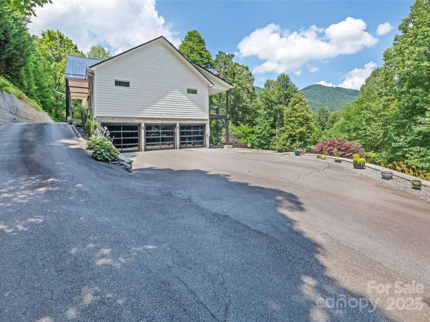 1591 Chestnut Flats Lane, Waynesville, NC 28786.  MLS# CAR4278028, YatesRealty ID 24293. 