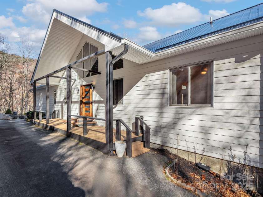 1591 Chestnut Flats Lane, Waynesville, NC 28786.  MLS# CAR4330210, YatesRealty ID 24293. 