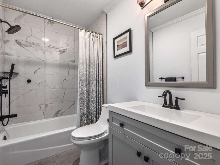 1591 Chestnut Flats Lane, Waynesville, NC 28786.  MLS# CAR4330210, YatesRealty ID 24293. Full Bathroom on Main