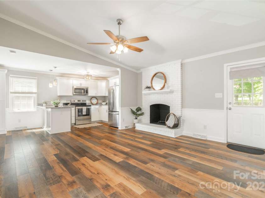 138 Cread Court, Winston Salem, NC 27127.  MLS# CAR4277408, YatesRealty ID 24294. 