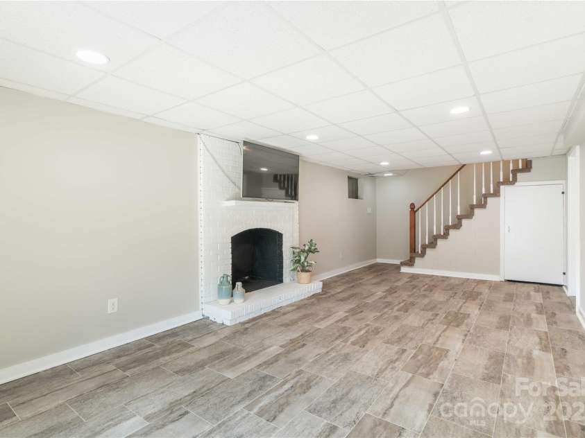 138 Cread Court, Winston Salem, NC 27127.  MLS# CAR4277408, YatesRealty ID 24294. 