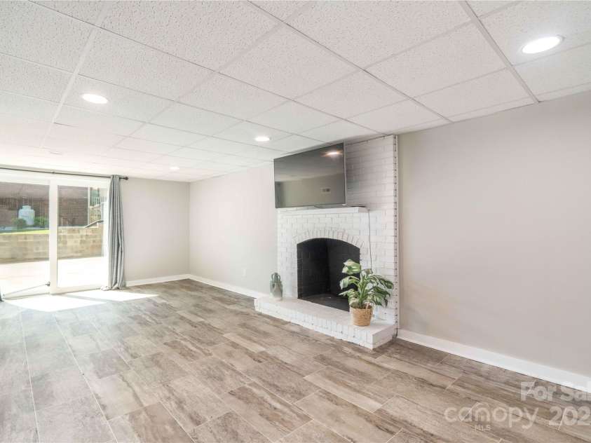 138 Cread Court, Winston Salem, NC 27127.  MLS# CAR4277408, YatesRealty ID 24294. 