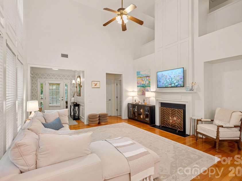 6902 Saranac Lane, Matthews, NC 28105.  MLS# CAR4368511, YatesRealty ID 24299. 