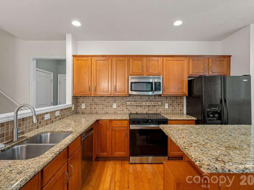 6902 Saranac Lane, Matthews, NC 28105.  MLS# CAR4368511, YatesRealty ID 24299. 