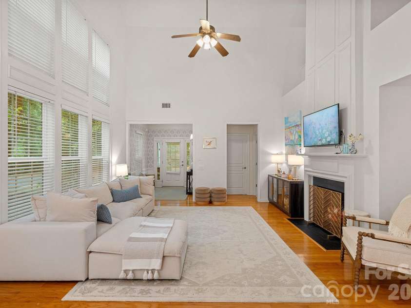 6902 Saranac Lane, Matthews, NC 28105.  MLS# CAR4368511, YatesRealty ID 24299. Great Room
