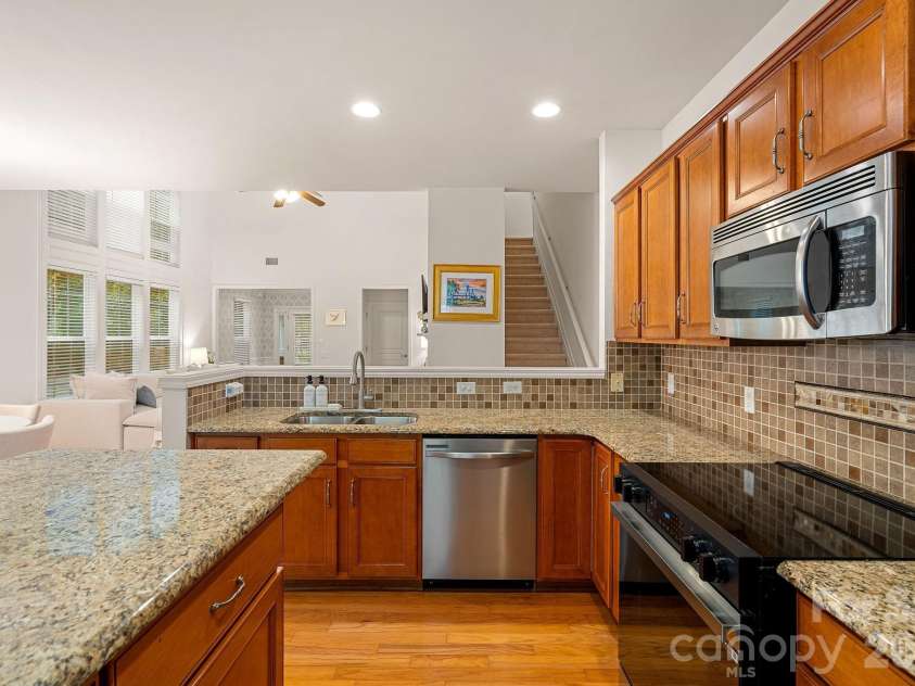 6902 Saranac Lane, Matthews, NC 28105.  MLS# CAR4368511, YatesRealty ID 24299. Kitchen