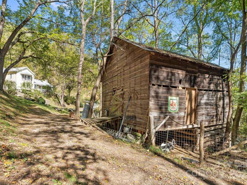 3942 Anderson Branch Road, Marshall, NC 28753.  MLS# CAR4194883, YatesRealty ID 243. Barn