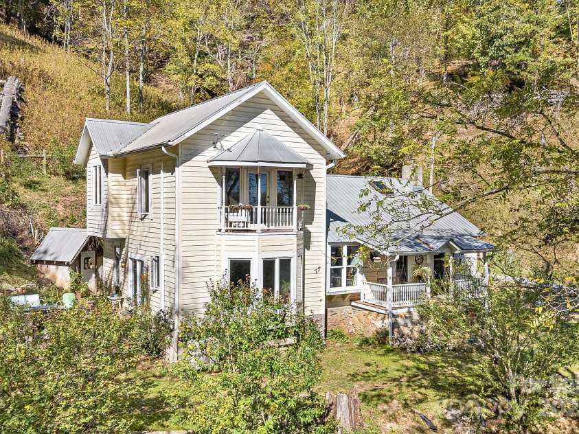 3942 Anderson Branch Road, Marshall, NC 28753.  MLS# CAR4194883, YatesRealty ID 243. Charming farm house in the Blue Ridge Mountains.