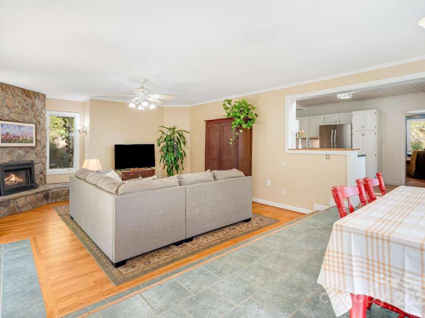 3942 Anderson Branch Road, Marshall, NC 28753.  MLS# CAR4194883, YatesRealty ID 243. Great room