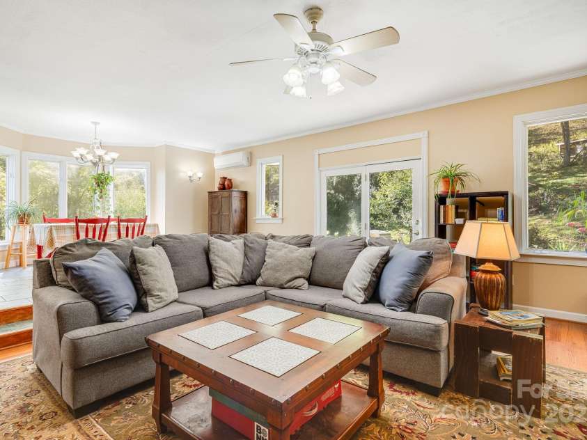 3942 Anderson Branch Road, Marshall, NC 28753.  MLS# CAR4194883, YatesRealty ID 243. Great room