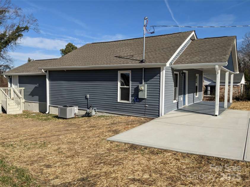 332 Arlington Circle, Lenoir, NC 28645.  MLS# CAR4333737, YatesRealty ID 2430. 