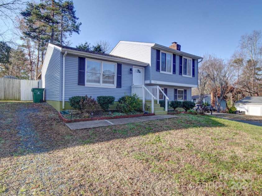 7800 Highbanks Court, Charlotte, NC 28212.  MLS# CAR4208773, YatesRealty ID 2430. 