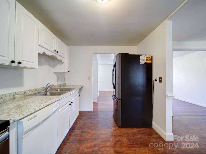 7800 Highbanks Court, Charlotte, NC 28212.  MLS# CAR4208773, YatesRealty ID 2430. 