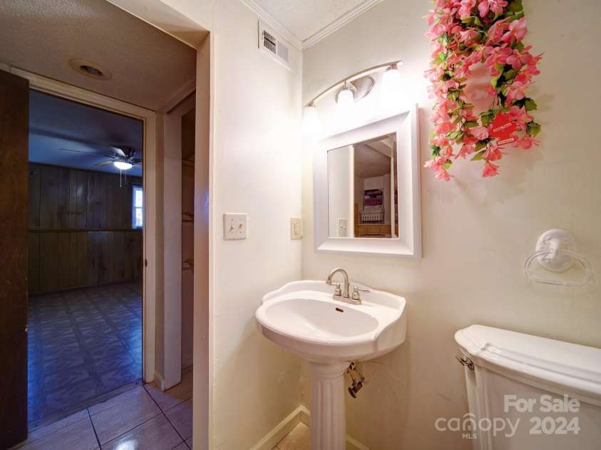 7800 Highbanks Court, Charlotte, NC 28212.  MLS# CAR4208773, YatesRealty ID 2430. 