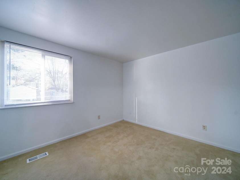 7800 Highbanks Court, Charlotte, NC 28212.  MLS# CAR4208773, YatesRealty ID 2430. Bedroom 3