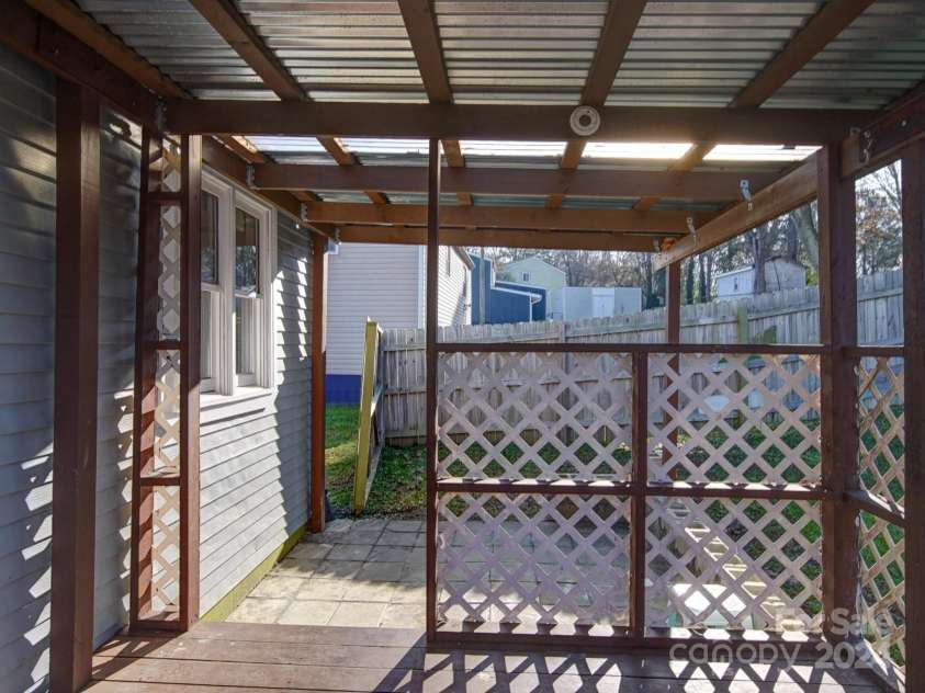7800 Highbanks Court, Charlotte, NC 28212.  MLS# CAR4208773, YatesRealty ID 2430. Cover Deck