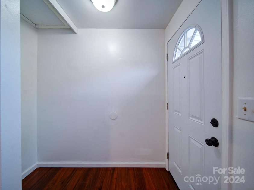 7800 Highbanks Court, Charlotte, NC 28212.  MLS# CAR4208773, YatesRealty ID 2430. Entry