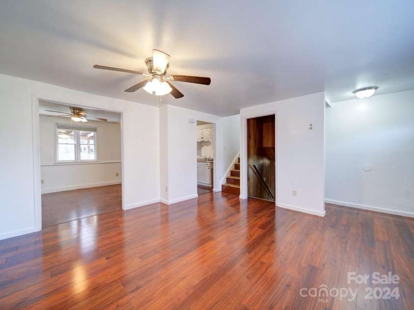 7800 Highbanks Court, Charlotte, NC 28212.  MLS# CAR4208773, YatesRealty ID 2430. Living Room