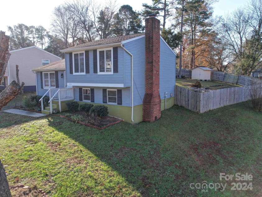 7800 Highbanks Court, Charlotte, NC 28212.  MLS# CAR4208773, YatesRealty ID 2430. Raer Exterior