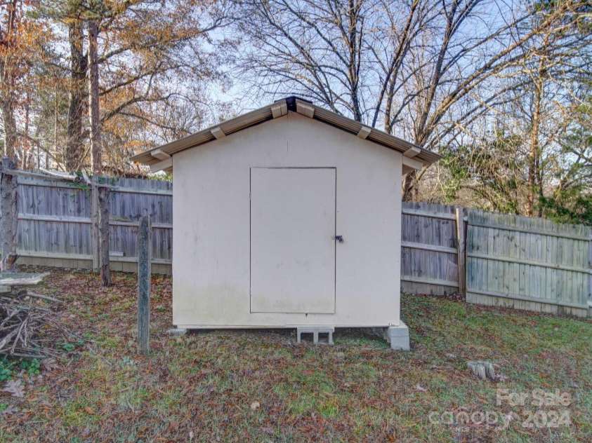 7800 Highbanks Court, Charlotte, NC 28212.  MLS# CAR4208773, YatesRealty ID 2430. Shed