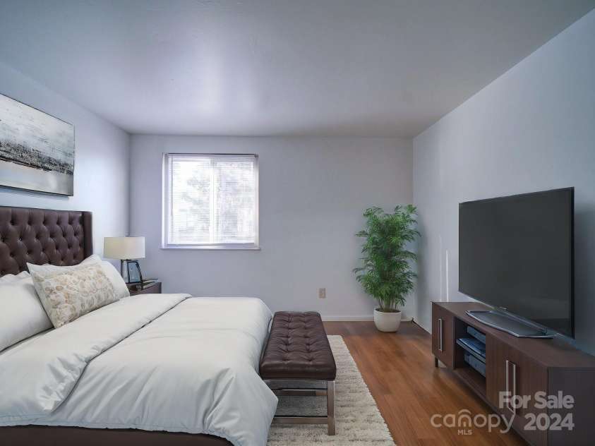 7800 Highbanks Court, Charlotte, NC 28212.  MLS# CAR4208773, YatesRealty ID 2430. Virtually Staged