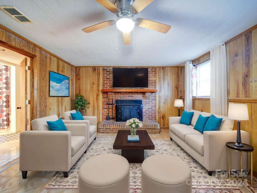 7800 Highbanks Court, Charlotte, NC 28212.  MLS# CAR4208773, YatesRealty ID 2430. Virtually Staged