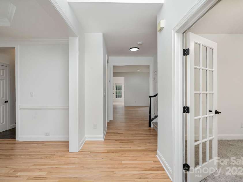 5672 Wrenfield Court, Charlotte, NC 28277.  MLS# CAR4228476, YatesRealty ID 24301. Entry Foyer